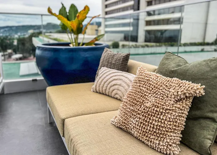 The Suite- Luxurious City Skyline